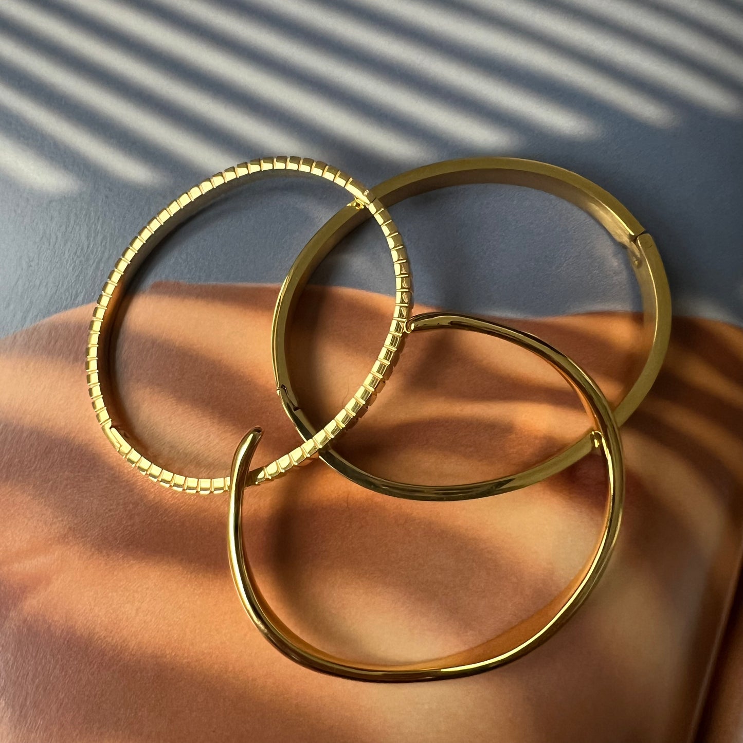 Karolina Classic Bangle in GOLD