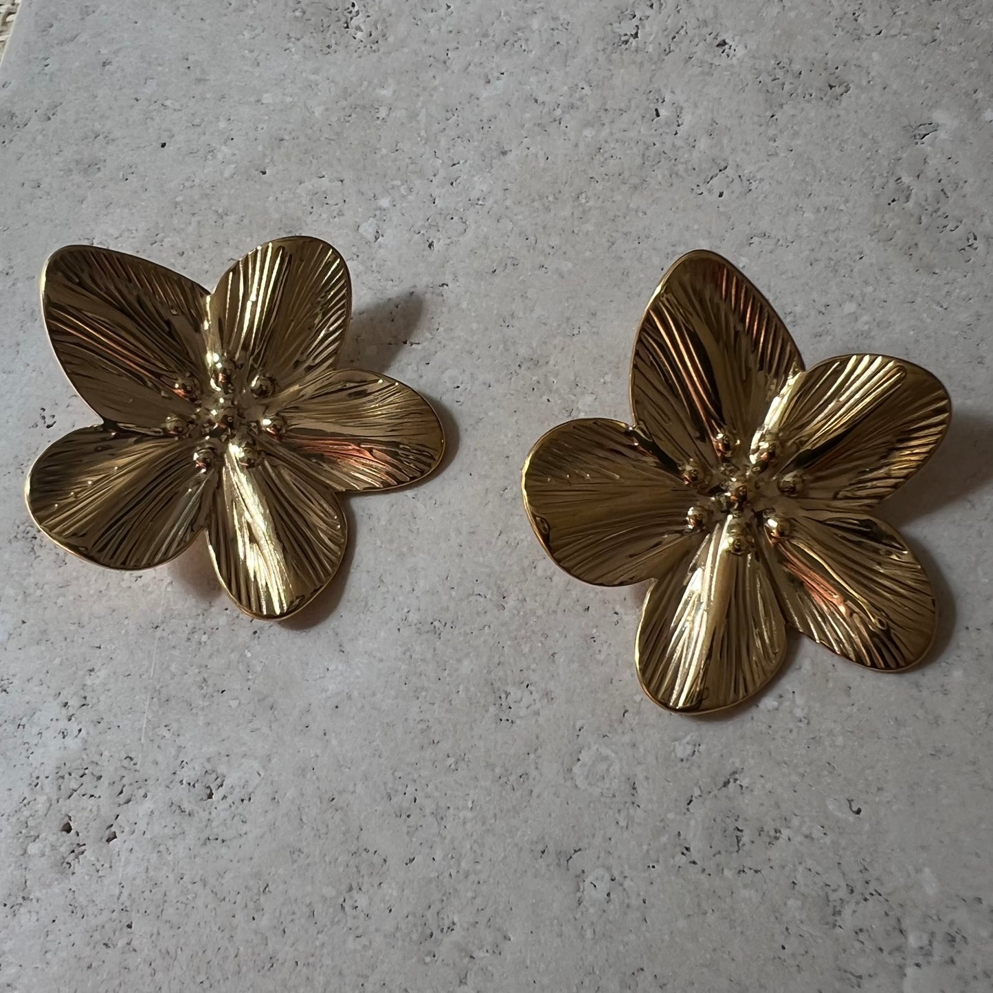 Flora Stud Earrings in GOLD