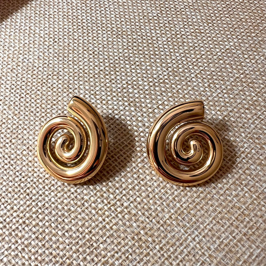 Sammy Swirl Stud Earrings in GOLD